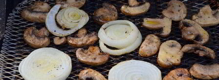 рибай стейк с грибами и луком. Шаг 3