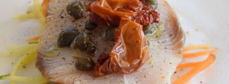 рыбный стейк на подушке из овощей в пергаменте. Шаг 7