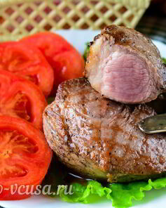 Стейк из говядины на сковороде