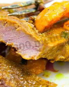 Стейк из говядины с абрикосовыми дольками