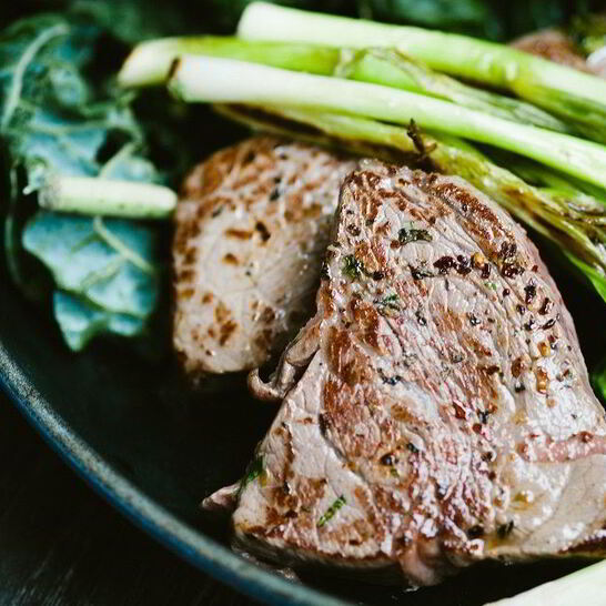 Рецепт стейк из говядины с черным перцем и чесноком