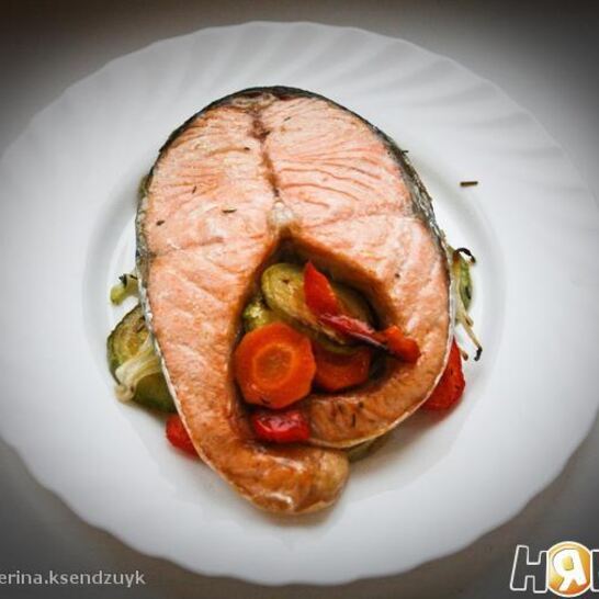 Рецепт стейк из семги на овощной подушке