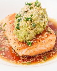 Стейк из семги под авокадо