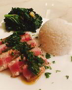 Стейк из тунца с масляным соусом васаби