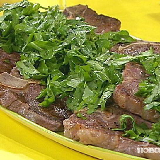 Рецепт стейк на ребре с сыром, оливками и травами