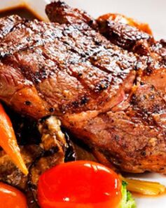 Стейк рибай на гриле с овощами