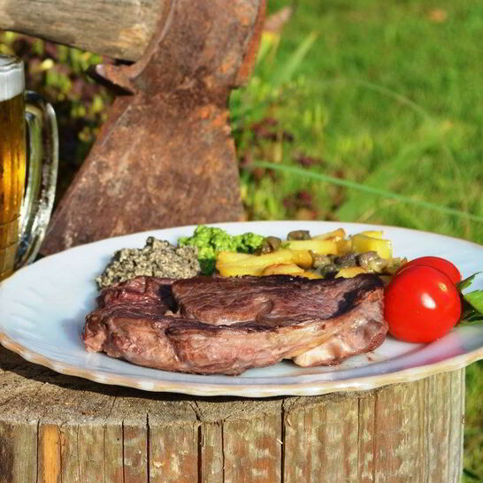 Рецепт стейк с базиликом и оливковым тапенадом