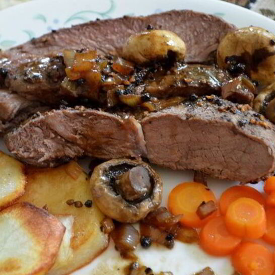 Рецепт стейк с черным перцем, коньяком и грибами