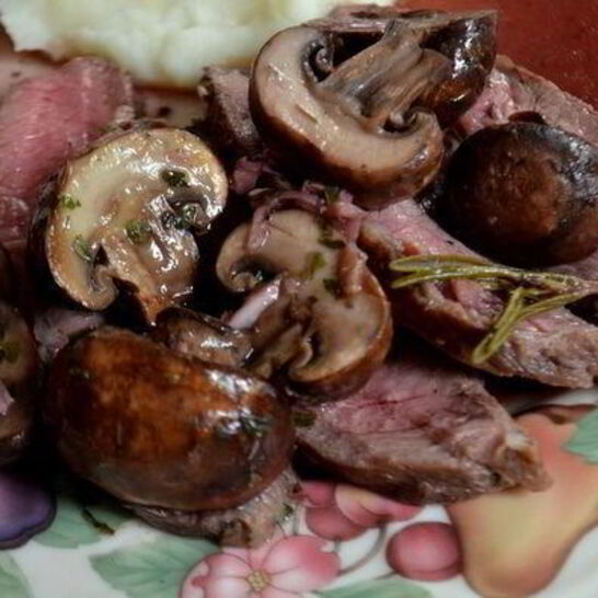 Рецепт стейк с грибами и красным винным соусом