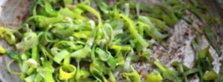 стейк с грибным соусом и сливочным шпинатом. Шаг 2