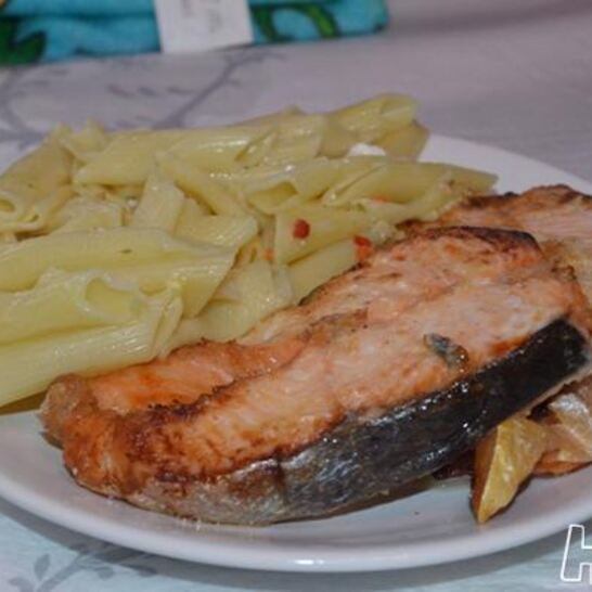 Рецепт стейк семги в чесночном соусе