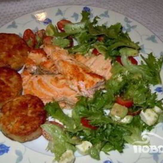 Рецепт стейки из семги, маринованные в дижонской горчице с зеленым салатом