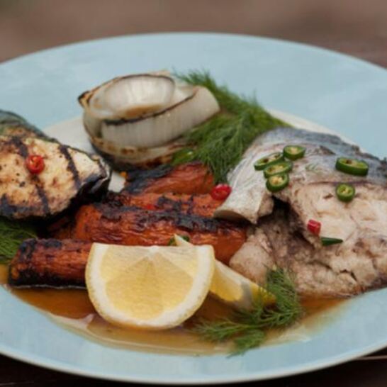 Рецепт стейки из толстолобика с печеной морковью и овощами гриль