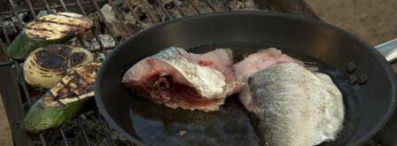 стейки из толстолобика с печеной морковью и овощами гриль. Шаг 4