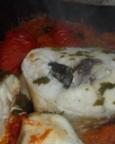 Стейки трески под овощным маринадом