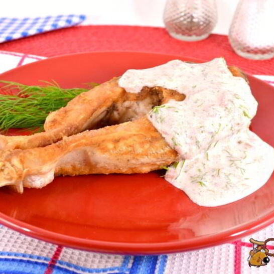 Рецепт жареные стейки толстолоба со сметанно-томатным соусом