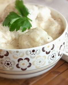 Куриные тефтели в молочном соусе