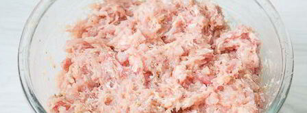 куриные тефтели в томатном соусе. Шаг 2