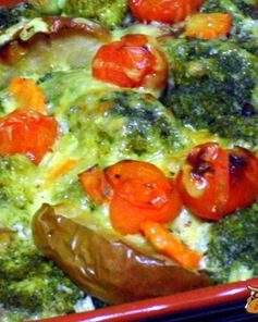 Мясные тефтели, запеченные под овощной шубой и молочным соусом