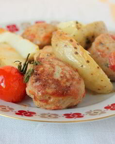 Тефтели из индейки с запеченным картофелем