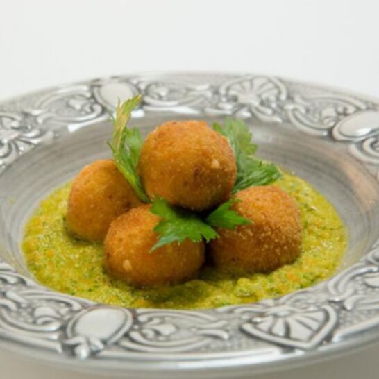 Рецепт тефтели из сельдерея с овощным соусом