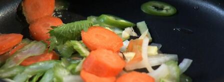 тефтели из сельдерея с овощным соусом. Шаг 3