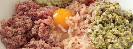 тефтели с гречкой и грибами, запеченные в ряженке. Шаг 3