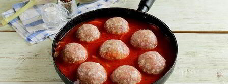 тефтели с подливкой на сковороде. Шаг 8