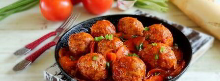 тефтели с подливкой на сковороде. Шаг 10