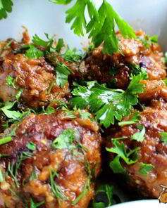 Тефтельки, запеченные в баклажанном соусе