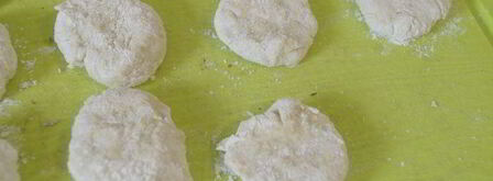 ленивые картофельные вареники с соусом из шампиньонов. Шаг 8