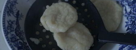 ленивые картофельные вареники с соусом из шампиньонов. Шаг 9