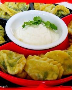 Паровые вареники с зеленью и яйцом