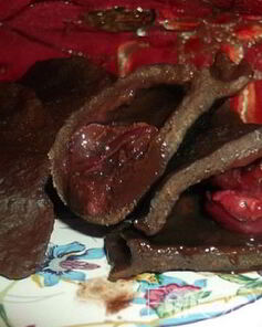 Шоколадные вареники с вишней