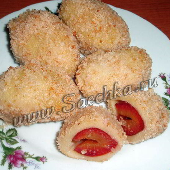 Рецепт вареники из картофельного теста со сливами
