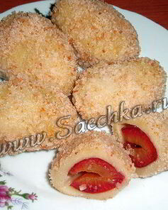 Вареники из картофельного теста со сливами