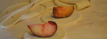 вареники из цельнозерновой муки с половинками слив. Шаг 8