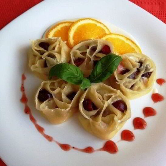 Рецепт вареники с черешней и творогом