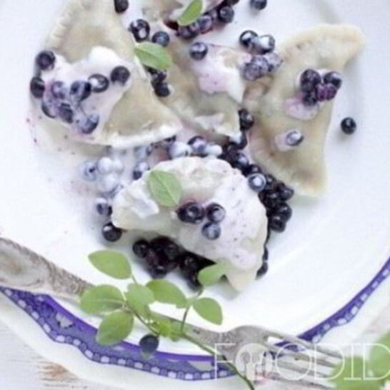 Рецепт вареники с черникой на кефире