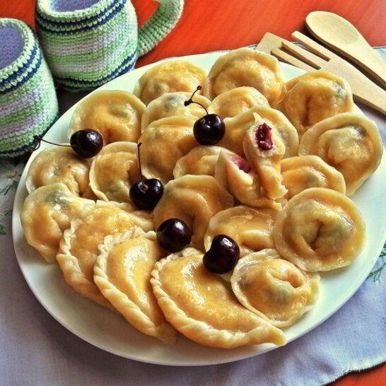 Рецепт вареники с творогом и черешней