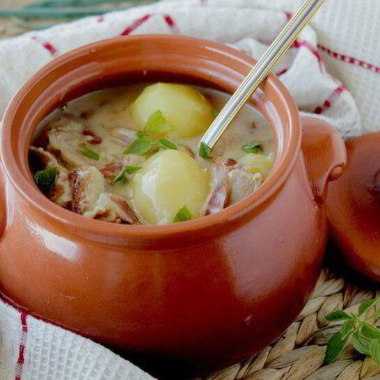 Рецепт мясное жаркое в соусе из сливок и белого вина