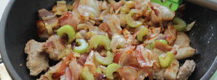 мясное жаркое в соусе из сливок и белого вина. Шаг 4