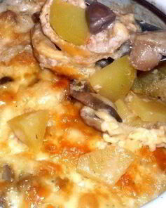 Жаркое из сердечек с грибами в горшочке