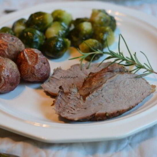 Рецепт жаркое из свинины с чесноком и розмарином