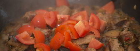 жаркое из свинины с острыми баклажанами и шампиньонами. Шаг 6