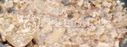 жаркое с грибами и сметаной. Шаг 7