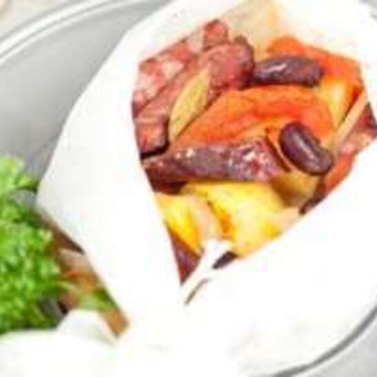 Рецепт жаркое с колбасками и овощами в лодочке saga