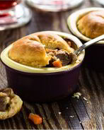 Жаркое с мясом и грибами в горшочках