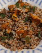 Гречка с грибами, луком и укропом