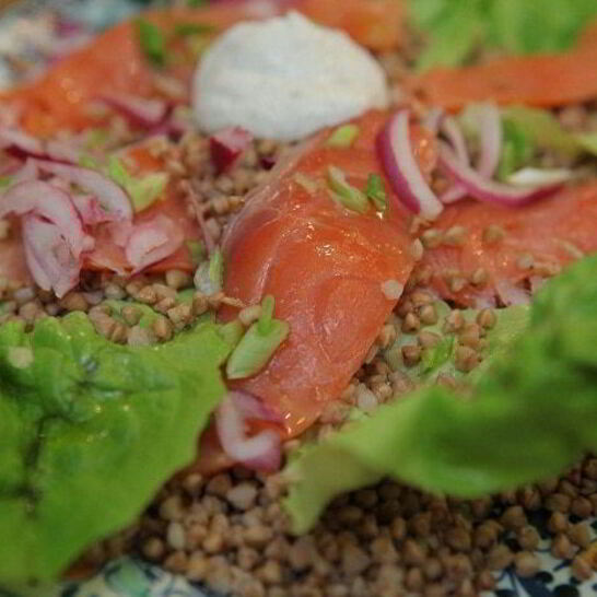 Рецепт гречка с семгой и маринованным луком